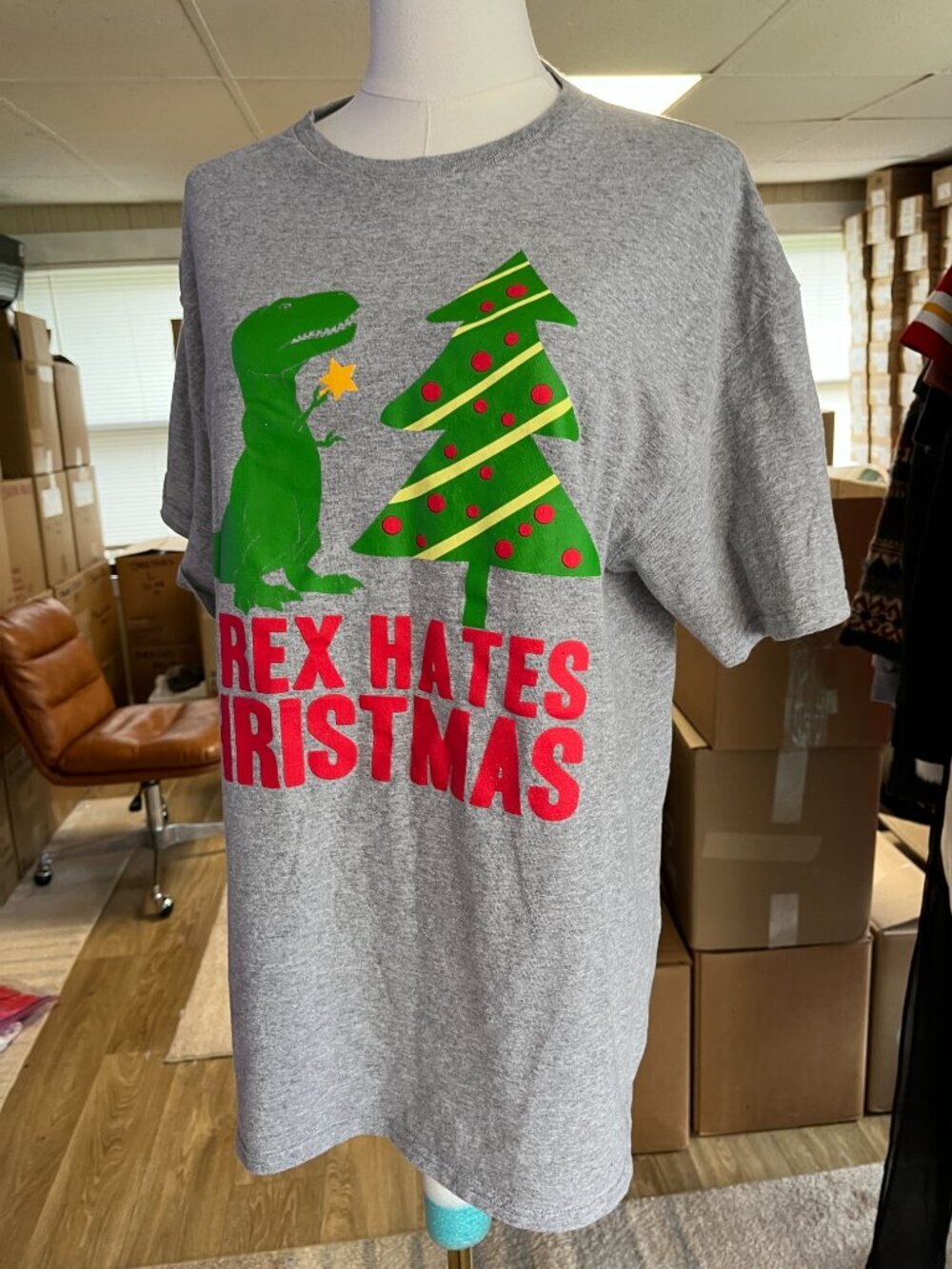 Delta Pro Weight T-Rex Hates Christmas Graphic Tee Gray Adult Large Holiday - Picture 9 of 11